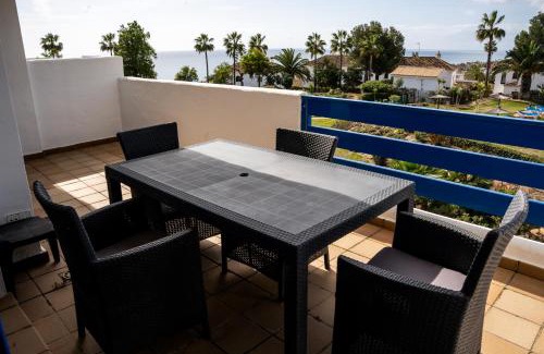 Castillo de Sabinillas Apartment | Sea view apartment with great terrace and 4 pools - Duquesa Suites 430