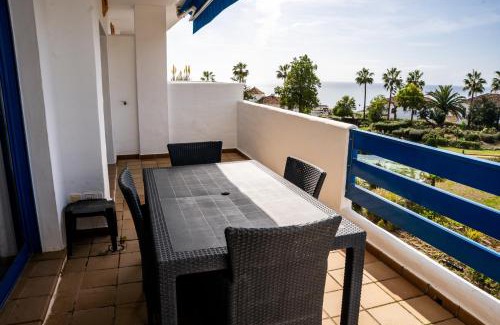 Castillo de Sabinillas Apartment | Sea view apartment with great terrace and 4 pools - Duquesa Suites 430