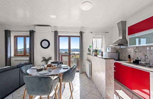 Pomer Apartment | Sea View apartments with Shared Pool/Hera