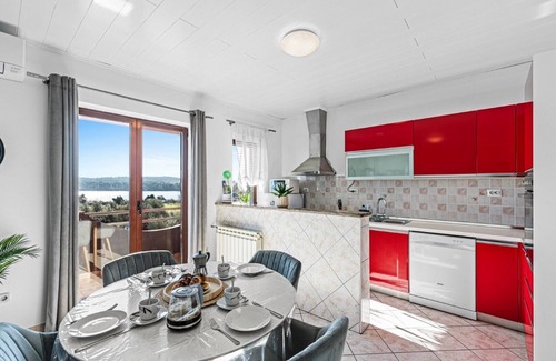 Pomer Apartment | Sea View apartments with Shared Pool/Hera