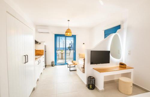 Amoopi Apartment | Sea view deluxe studios