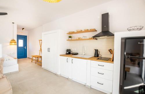 Amoopi Apartment | Sea view deluxe studios