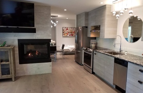 Delta House | Sea-View Eagle's Nest . 1 bedroom Luxury Guest Suite with Patio area