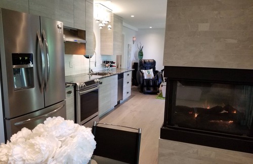 Delta House | Sea-View Eagle's Nest . 1 bedroom Luxury Guest Suite with Patio area