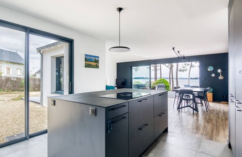 Larmor-Baden House | Sea view house