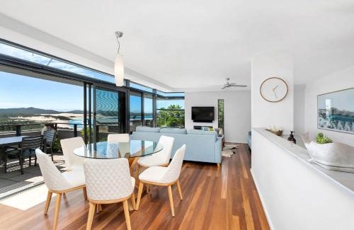 Boat Harbour Apartment | Sea View Retreat Ocean Views Pool Spa