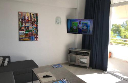 Loutraki-Agioi Theodoroi Apartment | Sea view studio