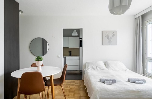 Hietalahti Apartment | Sea View Studio, Tram nearby, Netflix, Kamppi