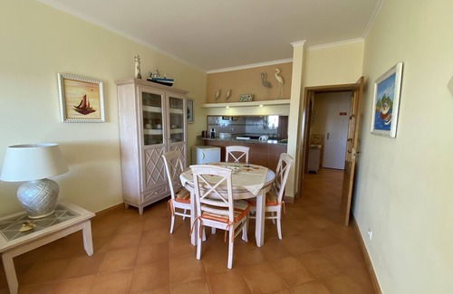 Albardeira Apartment | SEA VIEW, SWIMMING POOL, PARKING AND 250 MTRS. THE MARINA AND BEACH
