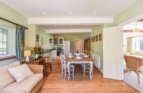 Middleton-on-Sea Cottage | Sea Way by inspirestays.com - a cottage that sleeps 8 guests in 4 bedrooms