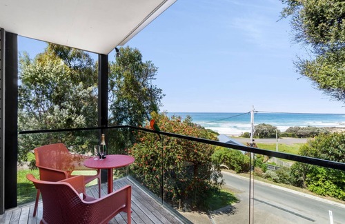 Separation Creek Apartment | Sea Zen - Couples studio with steam shower and spa