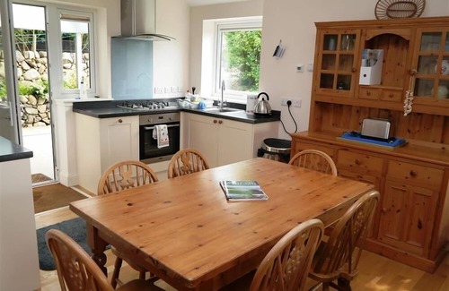 Rockcliffe Cottage | Seabank Cottage - a cottage that sleeps 6 guests in 3 bedrooms