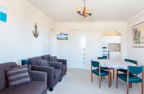 Tuncurry Apartment | Seabreeze 4 - Opposite Tuncurry Bowling Club!