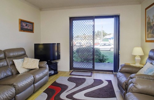 Tuncurry Apartment | Seabreeze 6 - Opposite Tuncurry Bowling Club!