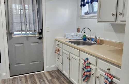 Ocean Park Apartment | Seabreeze Cottage, Ground-Level Apartment, Pet Friendly, Sleeps 3