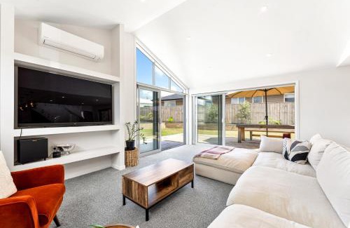 Snells Beach House | Seabreeze Escape - Snells Beach Holiday Home