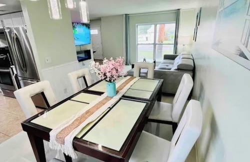 Largo House | Seabreeze garden oasis, jacuzzi, golf, mins ->beaches