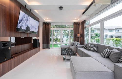 Bang Lamung Villa | SeaBreeze Grand Pool Villa Pattaya