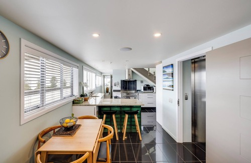 Napier House | Seabreeze Penthouse - Napier Holiday Apartment