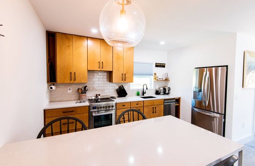 Bradenton House | SeaBreeze Place/new Luxury Spacious Guest House-2mins walk to Palma Sola Bay