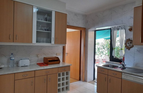 Esposende House | Seabreeze Villa in Esposende – Pool, 100m to the Sea, Sleeps 10