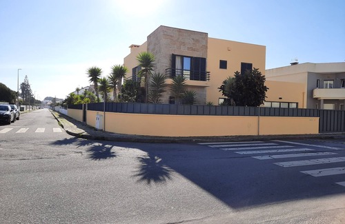 Esposende House | Seabreeze Villa in Esposende – Pool, 100m to the Sea, Sleeps 10