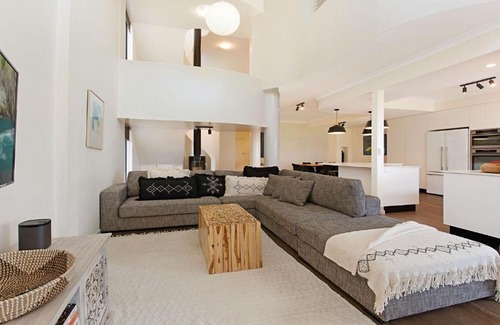 Dicky Beach House | Seabreezes & Ocean Views
