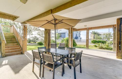 El Lago House | Seabrook Getaway with Balconies and Bay Views!