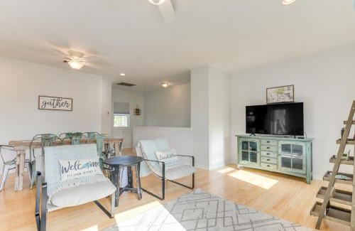 El Lago House | Seabrook Getaway with Balconies and Bay Views!