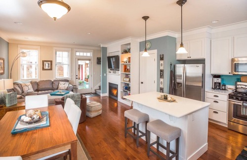 Seabrook House | Seabrook's A Stone's Throw: Dog Friendly!