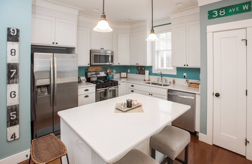 Seabrook House | Seabrook's A Stone's Throw: Dog Friendly!