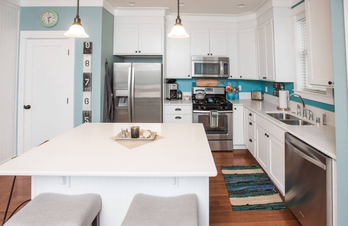 Seabrook House | Seabrook's A Stone's Throw: Dog Friendly!