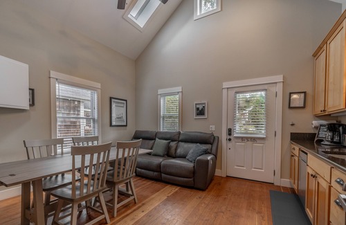 Seabrook House | Seabrook's Book at the Beach: Dog Friendly, Hot Tub!