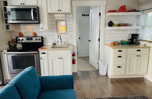 Seabrook House | Seabrook's High Tide Green Grass, relax with a view of the horse pasture!