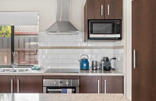 Aldinga Beach House | Seacret Oasis - Alding Beach - C21 SouthCoast Holidays