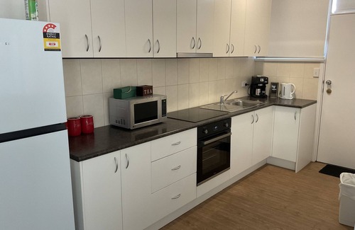 St Leonards Apartment | Seaduce, only 300m to the beach!