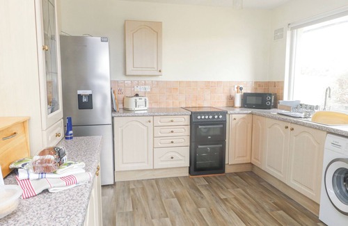 Rhydwyn Cottage | SEAFIELD, pet friendly, country holiday cottage in Cemaes Bay