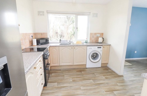 Rhydwyn Cottage | SEAFIELD, pet friendly, country holiday cottage in Cemaes Bay