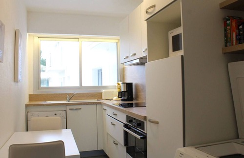 La Baule-Escoublac Apartment | Seafront Apartment with Terrace, Parking, and Easy Access to Amenities - 4 Guests