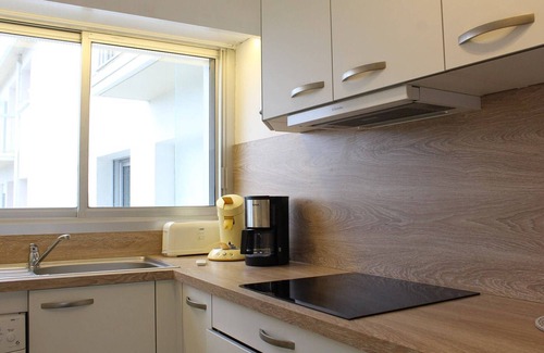 La Baule-Escoublac Apartment | Seafront Apartment with Terrace, Parking, and Easy Access to Amenities - 4 Guests