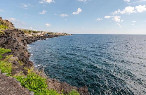 Cannizzaro Apartment | Seafront balcony Aci Castello, Private parking