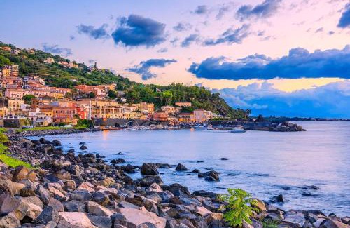 Cannizzaro Apartment | Seafront balcony Aci Castello, Private parking