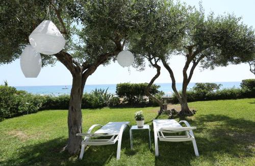 Parelia House | Seafront Calista Beach House With Garden