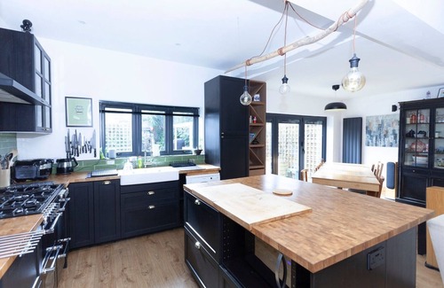 Herne Bay House | Seafront home with fabulous view - 20m to beach.