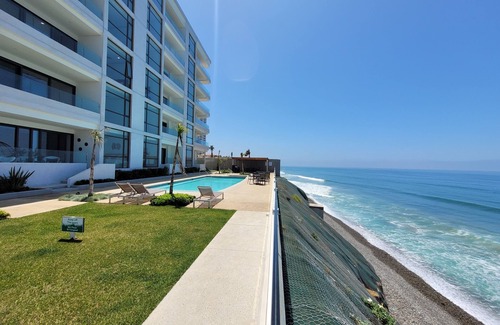Primo Tapia Condo | Seafront Luxury Condo Pool Jacuzzi