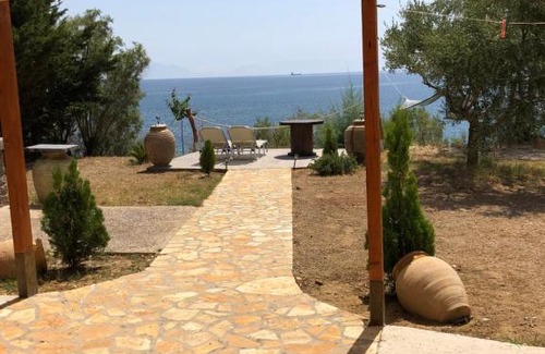 Pylos-Nestoras House | Seafront Studio with direct beach access