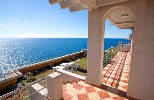 Bar Villa | Seafront villa with pool