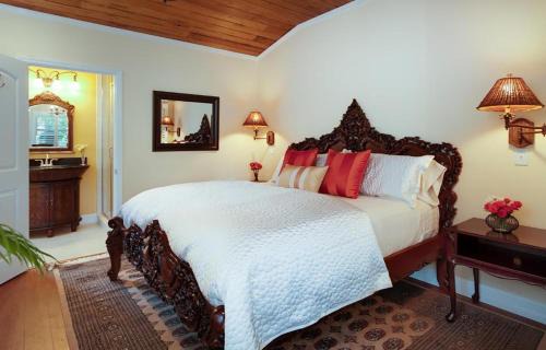 Melbourne Beach Bed & Breakfast | SeaGlass Inn Bed and Breakfast