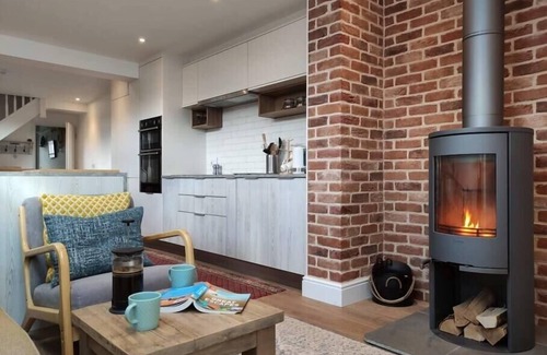 Reydon House | Seagrass Cottage - Beautifully renovated with view