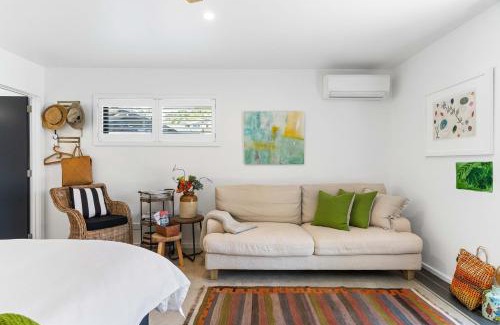 Tairua Apartment | Seagrass Studio Guesthouse - By the Beach